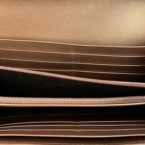 Authentic Gucci Continental wallet comes with box - Picture 7 of 7